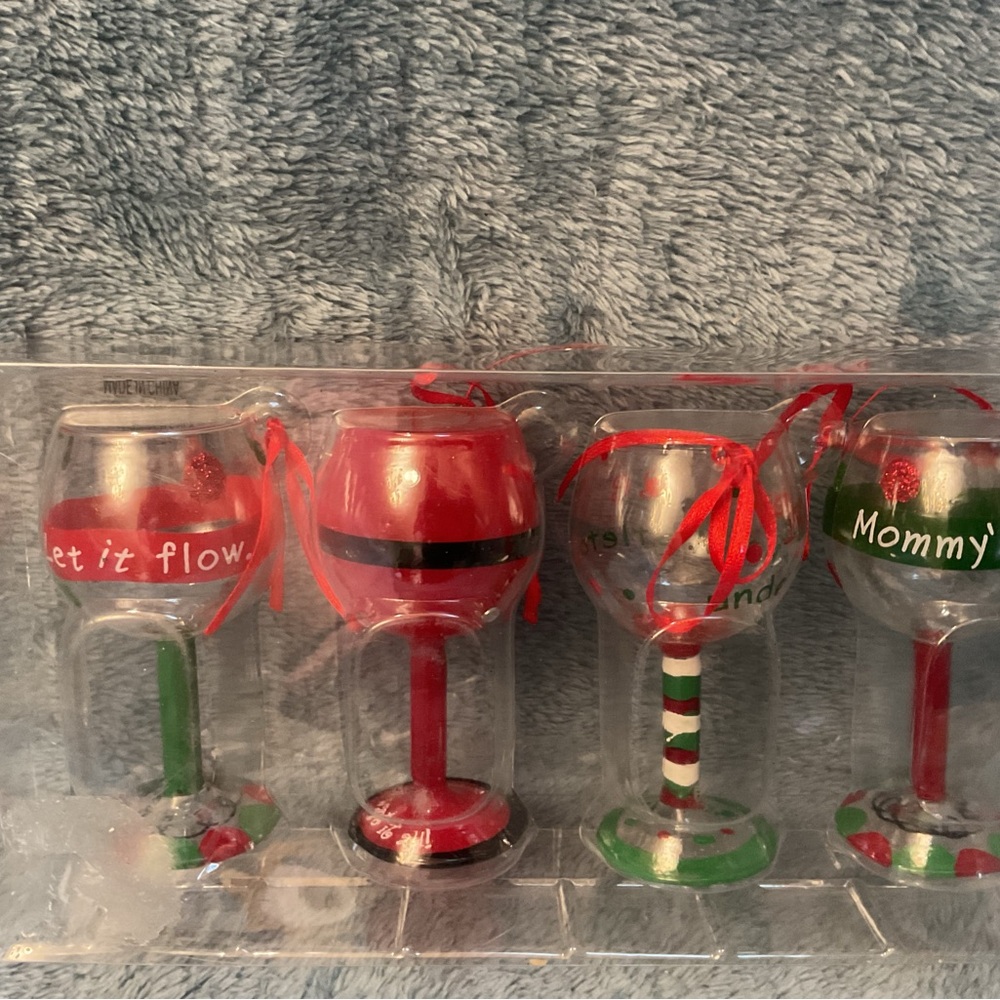 Dennis East Christmas Hand Painted Wine Goblet Pedestal Glass Set Of 4